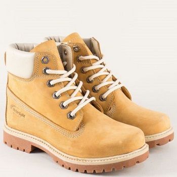      Ботите с груба визия или как те намират място в гардероба на нежните дами?