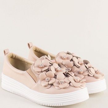 Между сезоните...